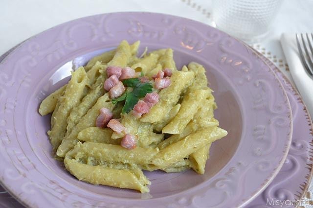 Ricetta Pasta di legumi con crema di formaggio e carciofi - La Ricetta di  GialloZafferano