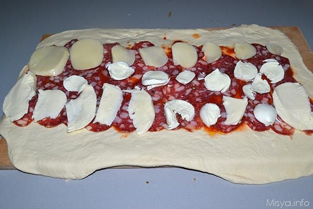 Pizza stromboli 7