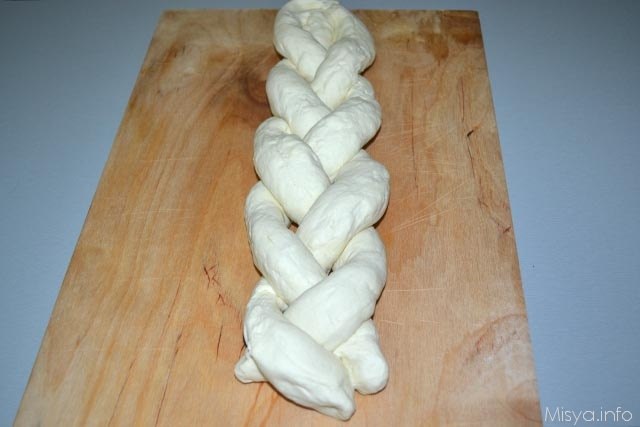Treccia di pane alla ricotta 10