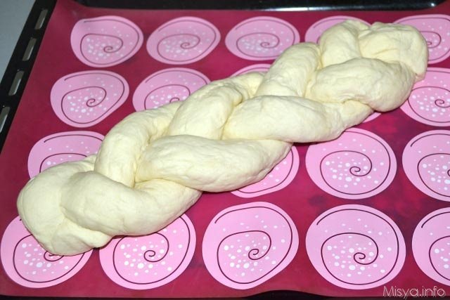 Treccia di pane alla ricotta 11