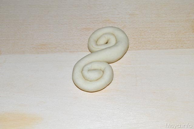 Pane intrecciato a cuore 11