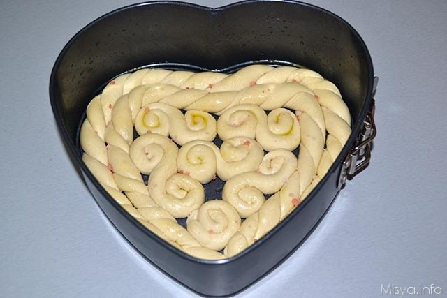 Pane intrecciato a cuore 13