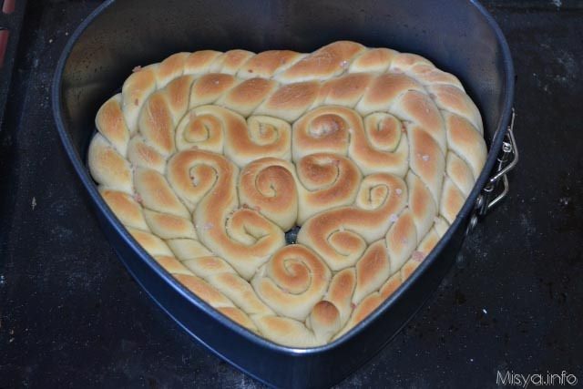 Pane intrecciato a cuore 14