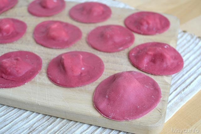 Ravioli di barbabietola al gorgonzola