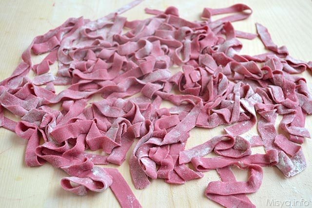 Tagliatelle alla barbabietola