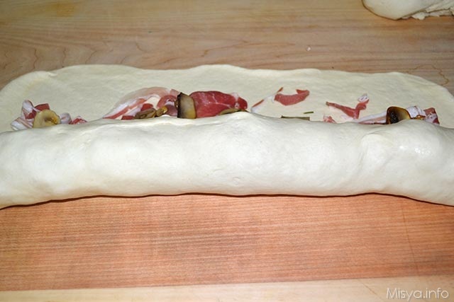 rotolo di pizza pancetta e funghi 10