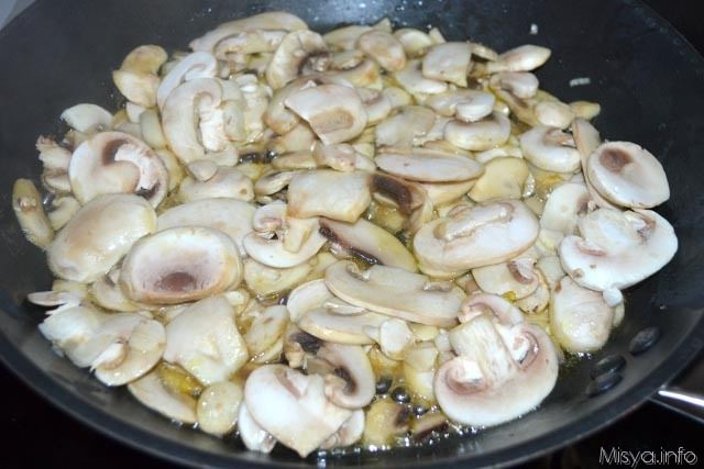 rotolo di pizza pancetta e funghi 3