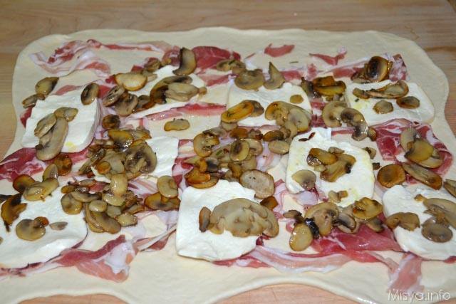 rotolo di pizza pancetta e funghi 9