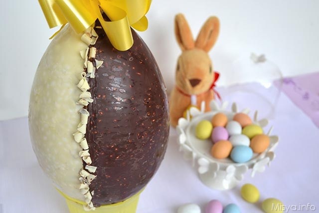 uovo di Pasqua con riso soffiato