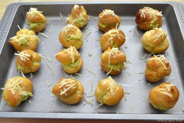 Bigne salati con crema di fave e piselli 13