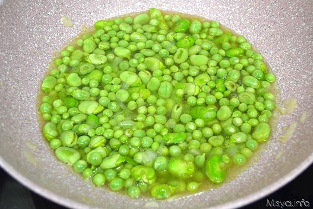 Bigne salati con crema di fave e piselli 4