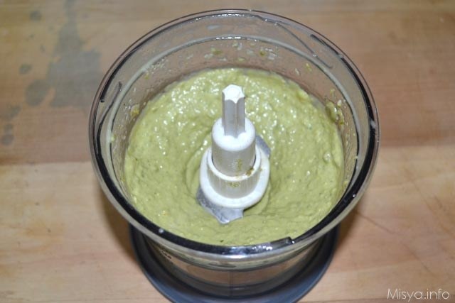 Bigne salati con crema di fave e piselli 9