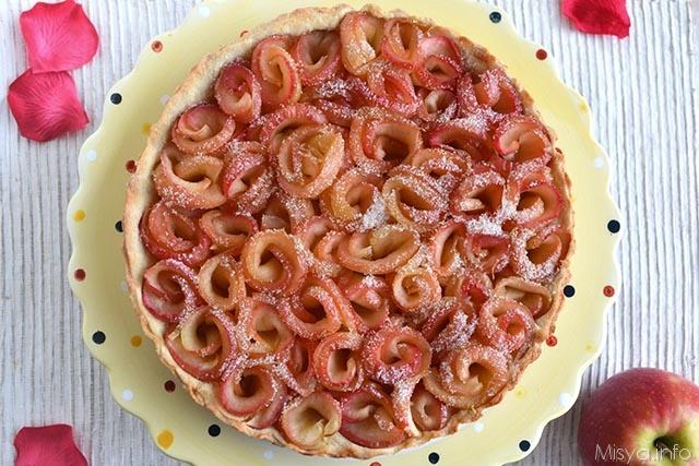 Crostata-di-rose-di-mele