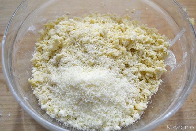 Sbriciolata salata con zucchine e brie 6