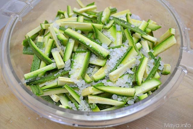 Zucchine Sott Olio La Ricetta Delle Zucchine Sott Olio Di Misya