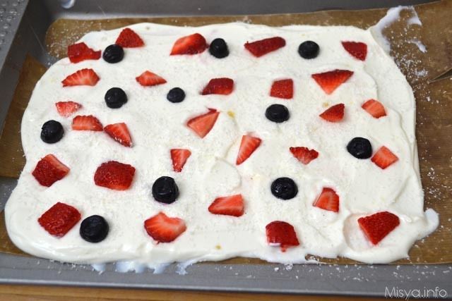 Frozen yogurt bark 4