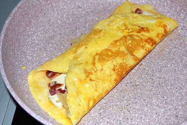 Omelette bacon e provola 7