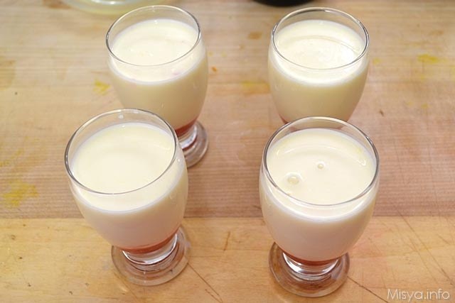 Panna cotta con gelatina di fragole 10