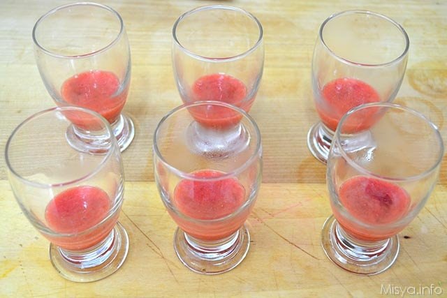 Panna cotta con gelatina di fragole 9