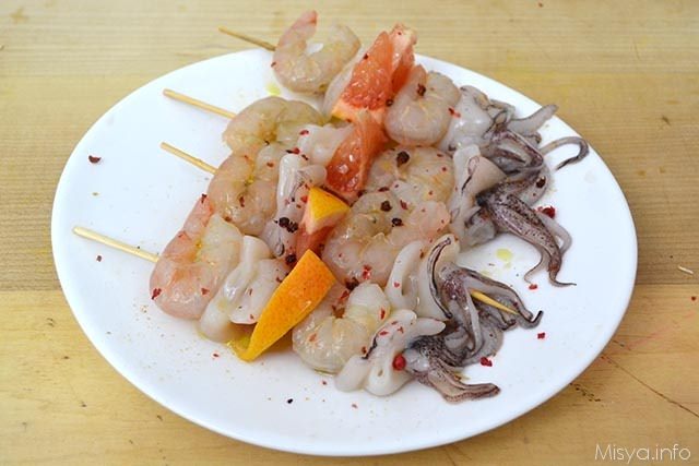 Spiedini di gamberi e calamari 4