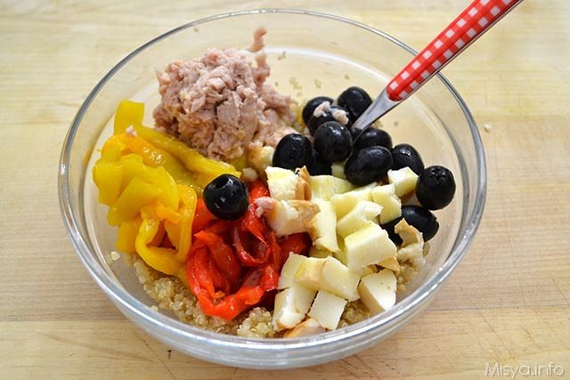 Insalata di quinoa con peperoni e tonno 8