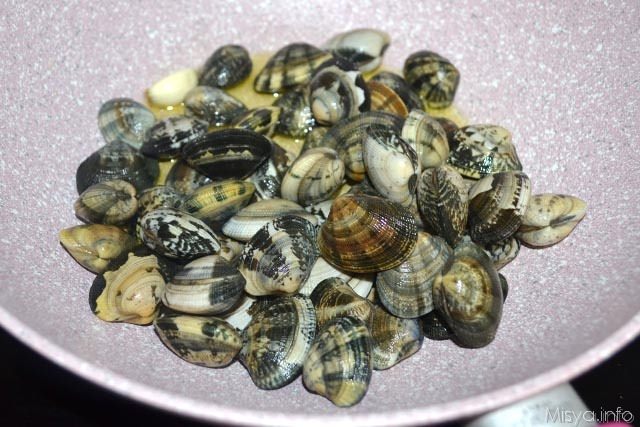 Spaghetti con vongole e taralli 1