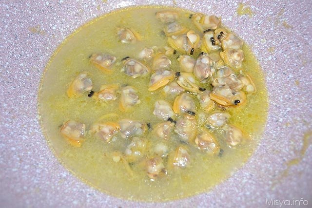 Spaghetti con vongole e taralli 2