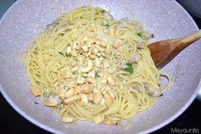 Spaghetti con vongole e taralli 5