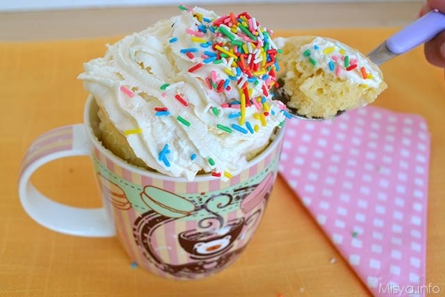 Torta-in-tazza-alla-vaniglia