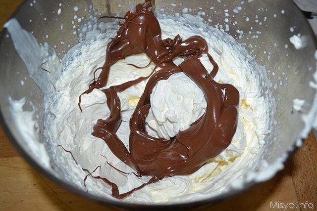 16 aggiungere la nutella alla panna