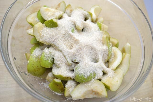 3 aggiungete lo zucchero sulle pere