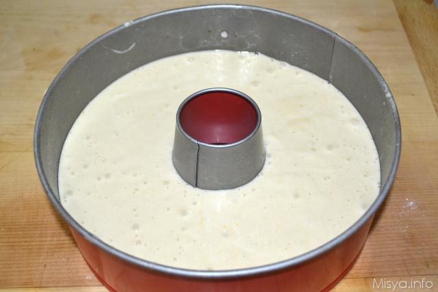 Versare impasto nello stampo