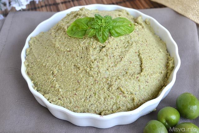 Pate di olive verdi e mandorle