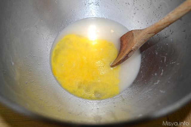 2 aggiungere uova al lievito