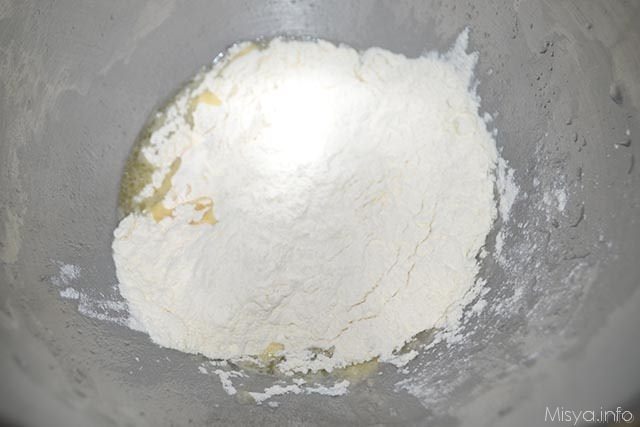 3 aggiungere farina