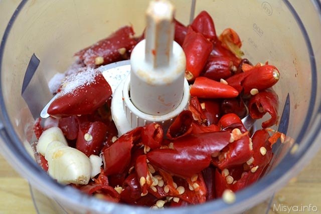 3 mettere i peperoncini nel mixer