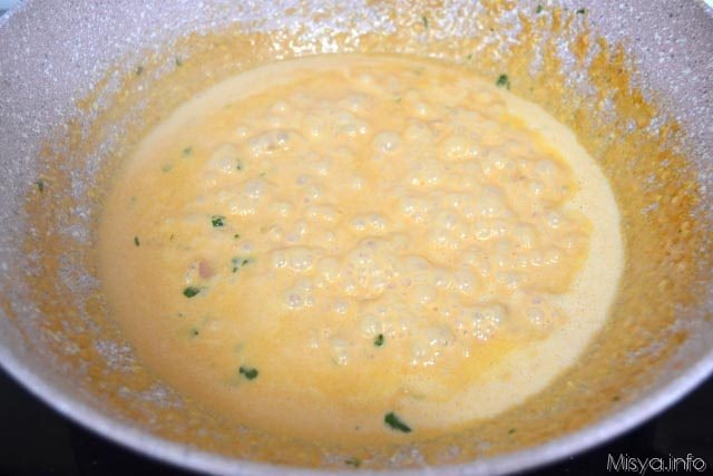 7 aggiungere panna e pomodoro