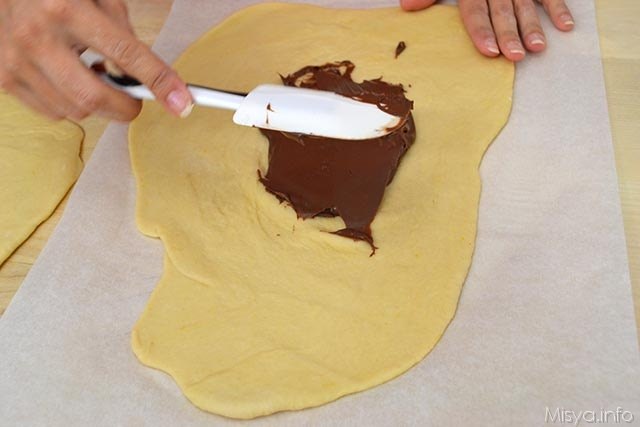 12 stendere primo strato nutella