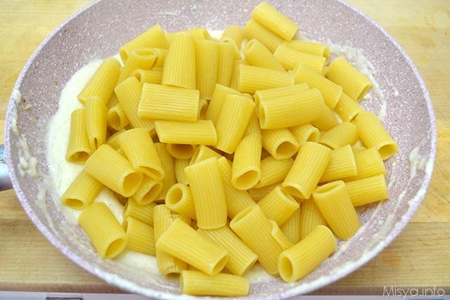 13 aggiungere pasta