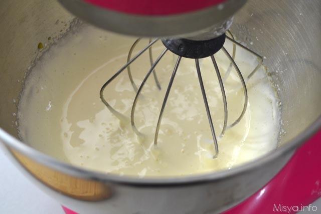 3 montare uova e zucchero