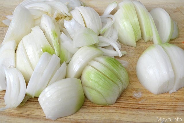 4 tagliare cipolle
