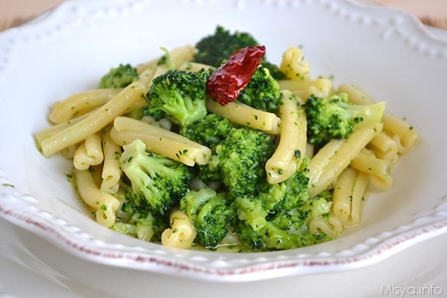 Pasta con i broccoli - Ricetta di Misya