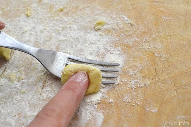 11 formare gnocchi