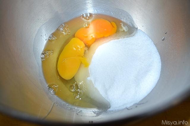 3 montare uova e zucchero