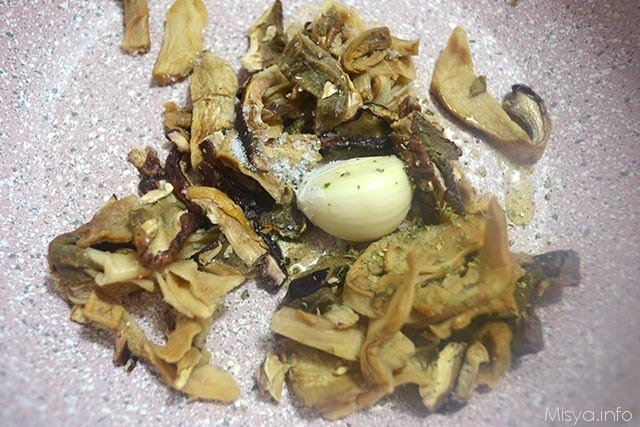3 soffriggere agio e funghi