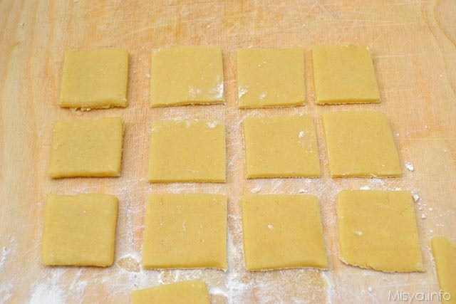 3 tagliare quadratini