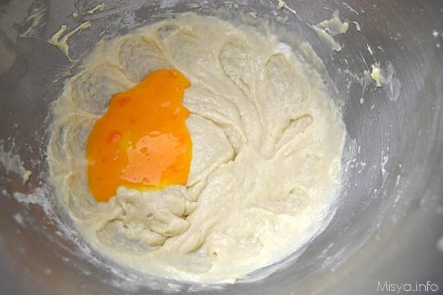 12 aggiungere tuorli