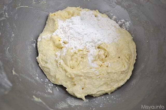 15 aggiungere farina