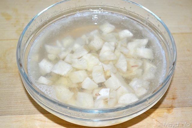 4 topinambur nell acqua