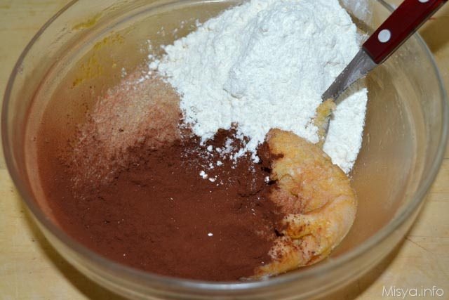 5 aggiungere farina e cacao